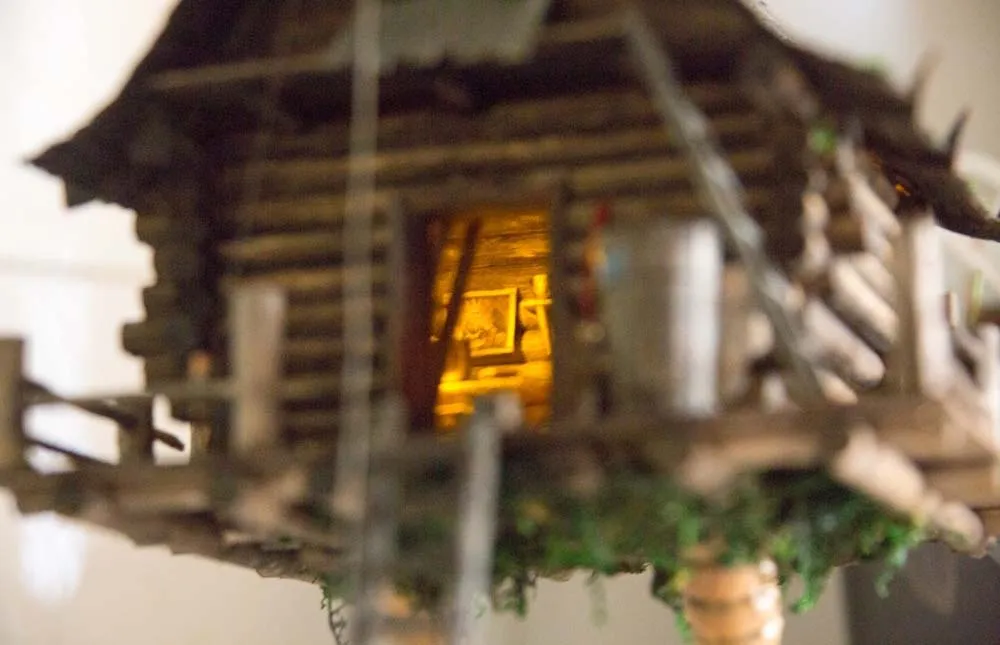 Избушка на курьих ножках + (Расширенный набор для сборки) Избушка на курьих ножках + (Расширенный набор для сборки)