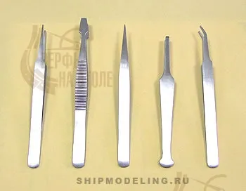 Набор из пяти пинцетов