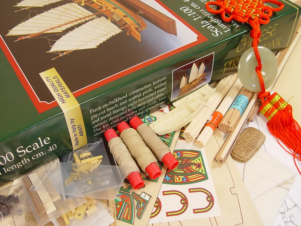 Pirate junk (Пиратская Джонка) + (Полный набор инструментов, клея и краски) Pirate junk (Пиратская Джонка) + (Полный набор инструментов, клея и краски)