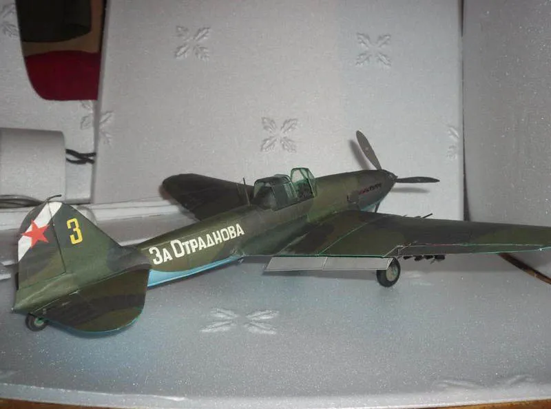 Модель из бумаги штурмовика одноместного Модель из бумаги штурмовика одноместного