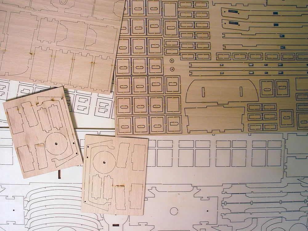 модель паровоза Модель пассажирского вагона