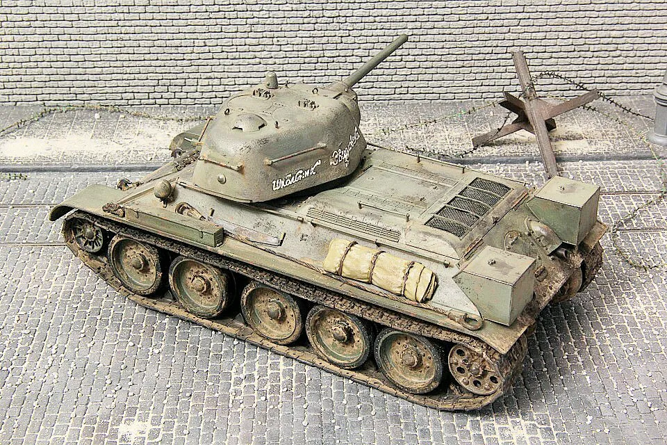 Советский средний танк "Т-34/76" обр.1943г. УЗТМ Советский средний танк "Т-34/76" обр.1943г. УЗТМ