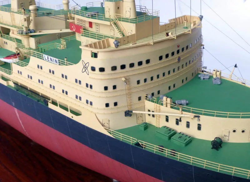 Модель из бумаги Ледокол