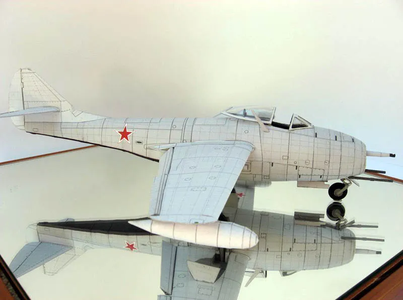 Модель из бумаги реактивный истребитель Модель из бумаги реактивный истребитель