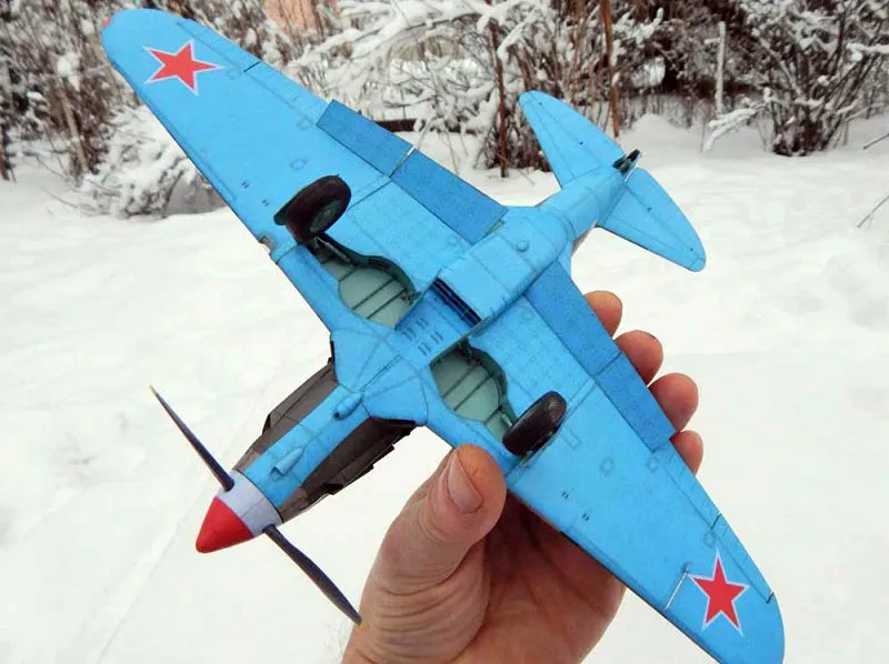 Модель из картона истребитель