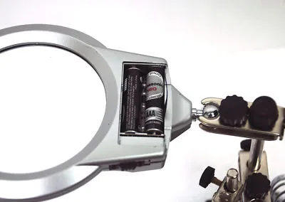 Третья рука c лупой и подсветкой "Большой брат" Третья рука c лупой и подсветкой "Большой брат"