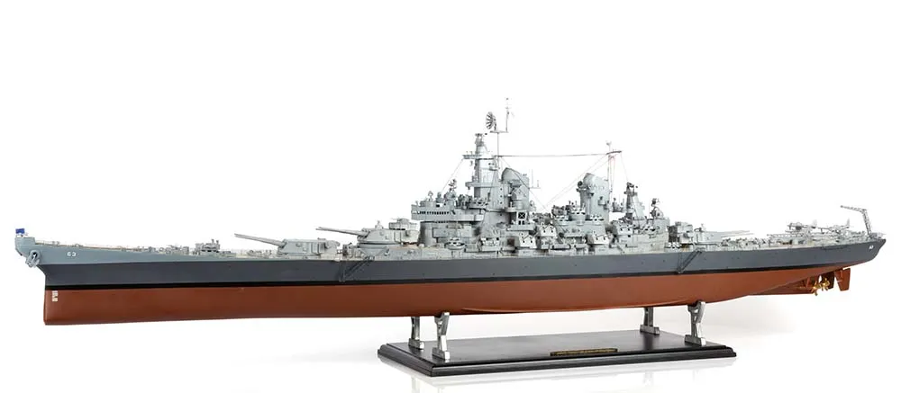 USS Missouri BB-63 + (Полный набор инструментов, клея и краски) USS Missouri BB-63 + (Полный набор инструментов, клея и краски)