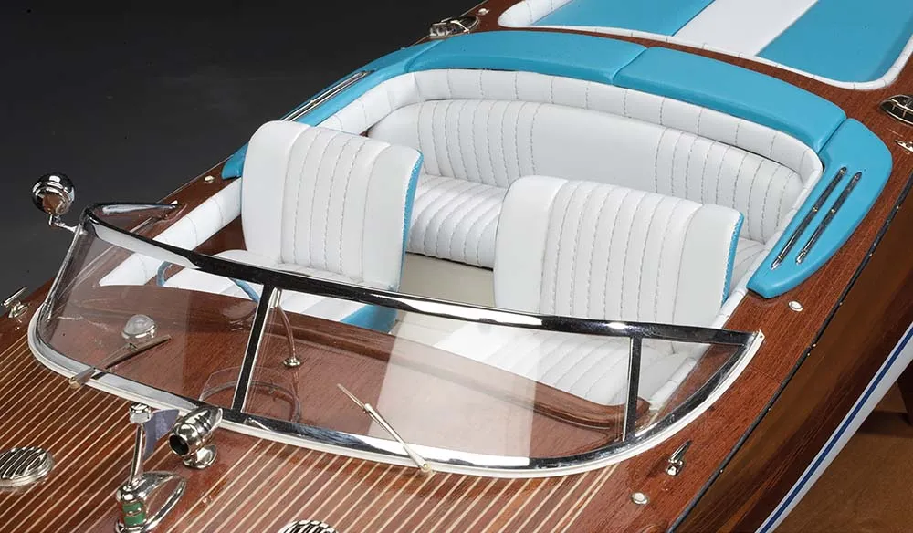 Гоночный катер Riva Aquarama 1970 + (Полный набор инструментов, основание и трансмиссия) Гоночный катер Riva Aquarama 1970 + (Полный набор инструментов, основание и трансмиссия)