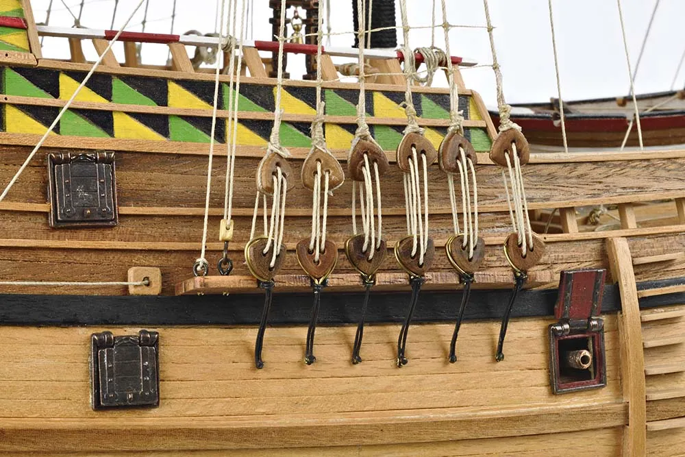 Английский галеон Mayflower + (Полный набор инструментов, клея и краски) Английский галеон Mayflower + (Полный набор инструментов, клея и краски)