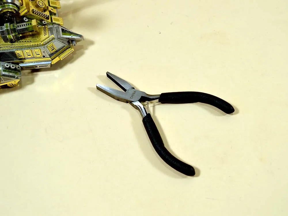 Ювелирные плоскогубцы "Бульдог", 125 мм Ювелирные плоскогубцы "Бульдог", 125 мм