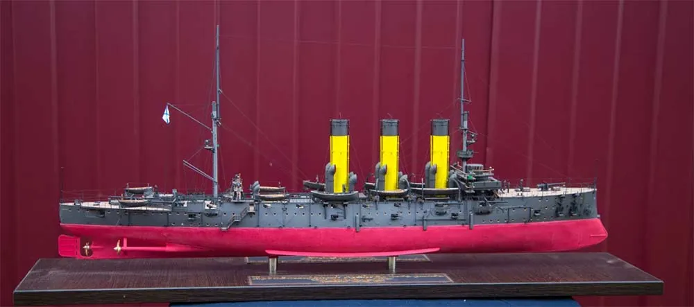 Модель из бумаги Крейсер "Аврора", Россия, 1903 год Модель из бумаги Крейсер "Аврора", Россия, 1903 год