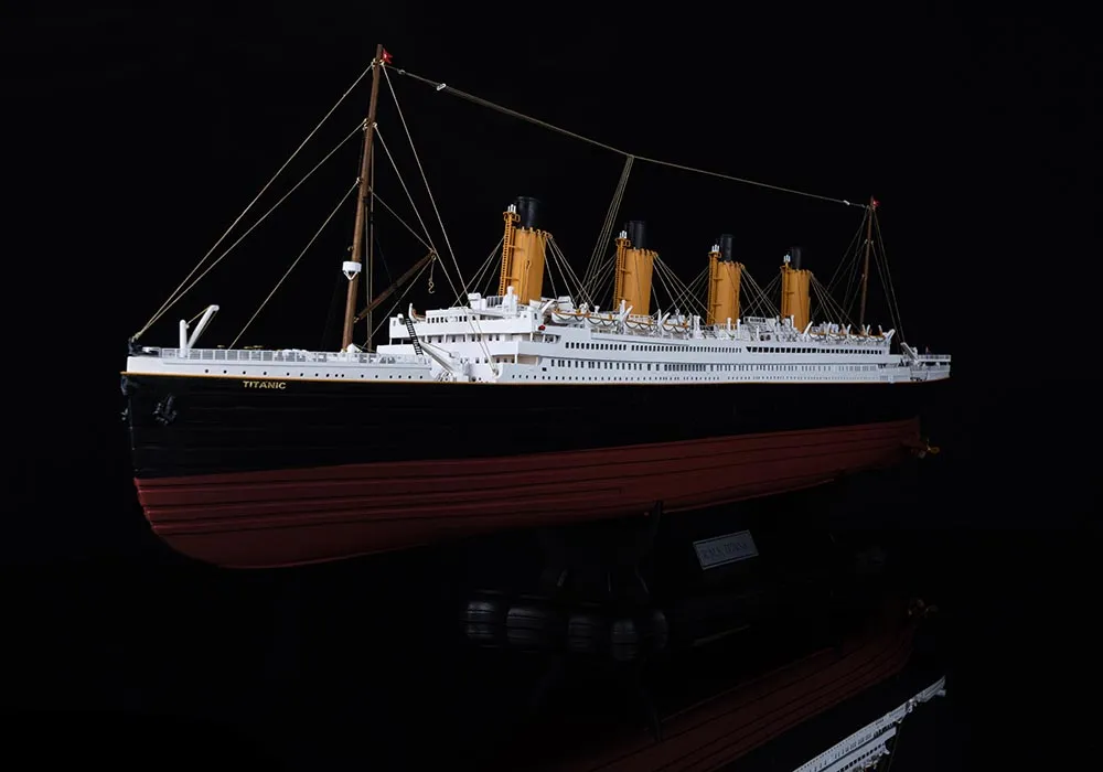 RMS TITANIC (Титаник) + (Полный набор инструментов, клея и краски) RMS TITANIC (Титаник) + (Полный набор инструментов, клея и краски)
