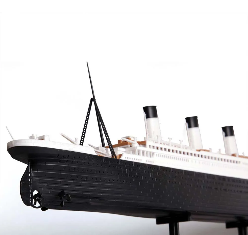 Пассажирский лайнер "Титаник" Пассажирский лайнер "Титаник"