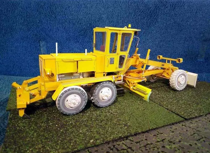 Модель из картона Автогрейдер