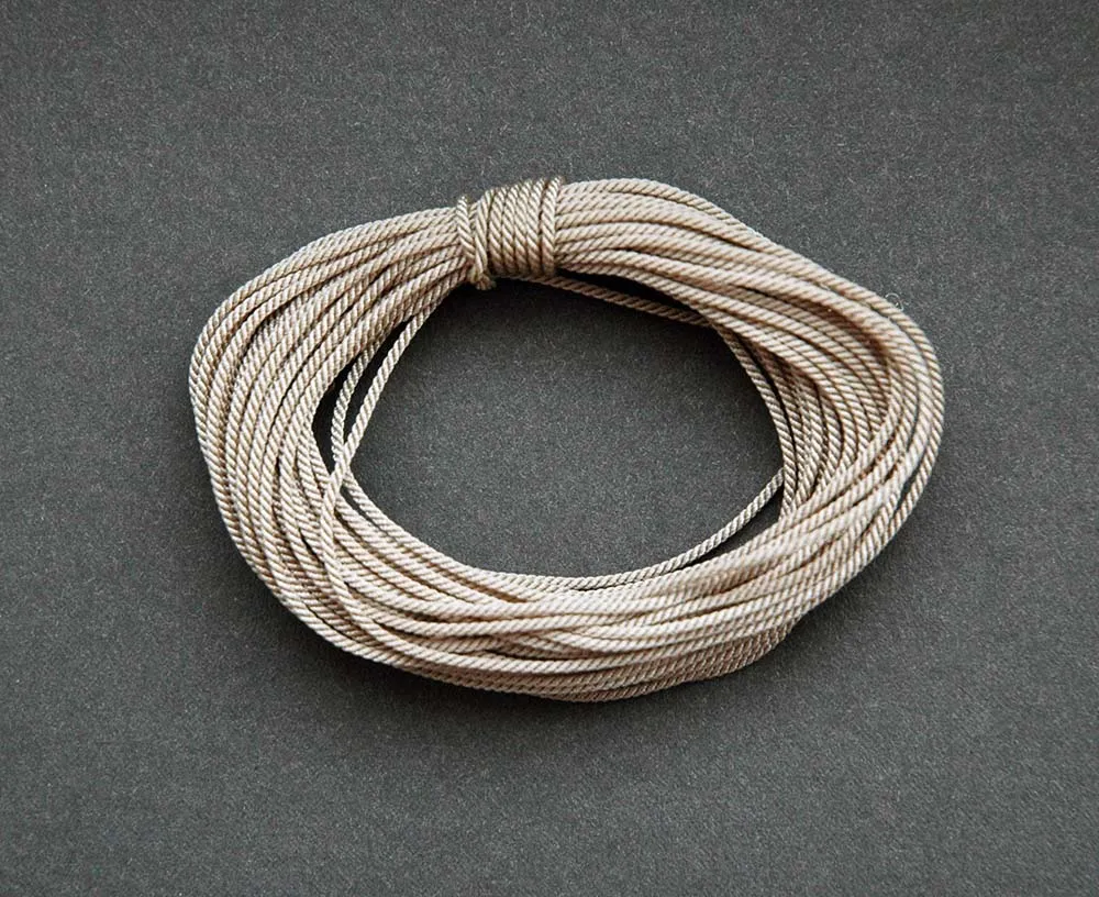 Нить плотной скрутки серая, 1,5 мм, длина 5 м