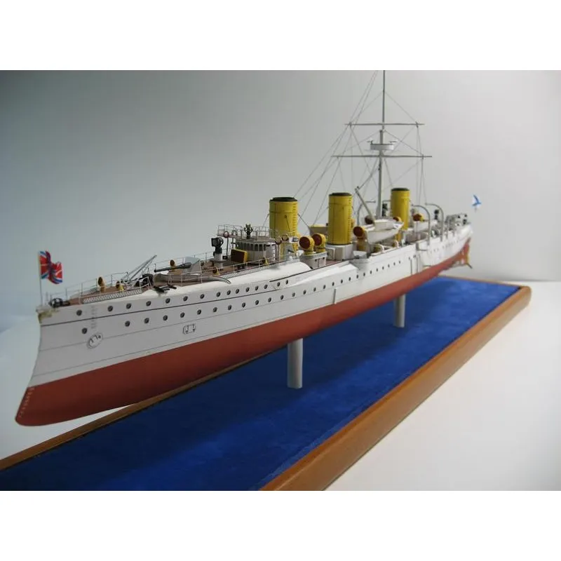 Модель из бумаги бронепалубный крейсер 2-го ранга "Новик", Россия 1901 г Модель из бумаги бронепалубный крейсер 2-го ранга "Новик", Россия 1901 г