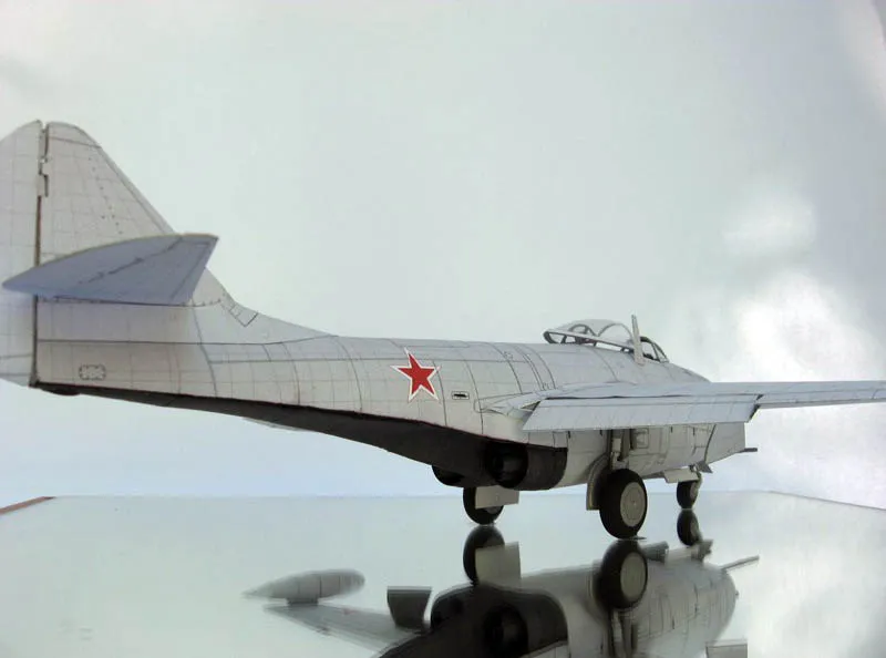 Модель из бумаги реактивный истребитель Модель из бумаги реактивный истребитель