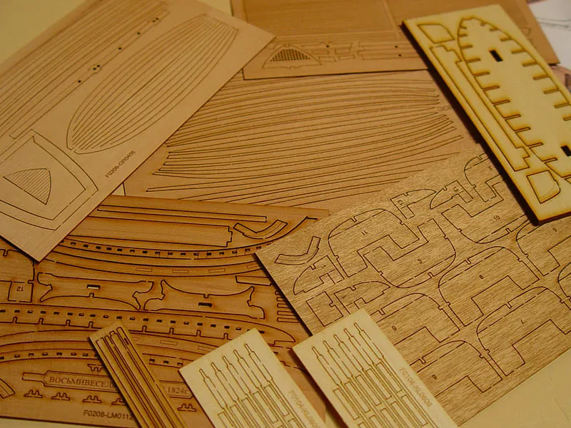 Рабочий катер 10 весельный + фигурка Нахимова Рабочий катер 10 весельный + фигурка Нахимова