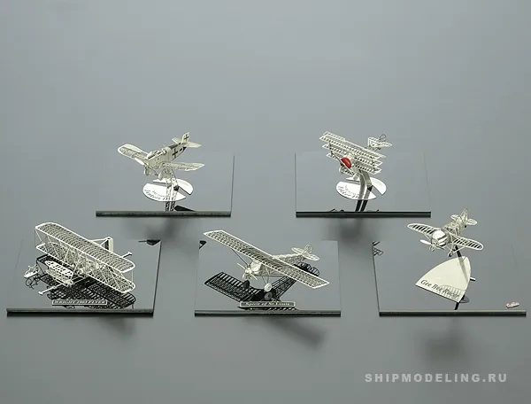 Гоночный самолёт Gee Bee Racer R-1 Движущийся Гоночный самолёт Gee Bee Racer R-1 Движущийся