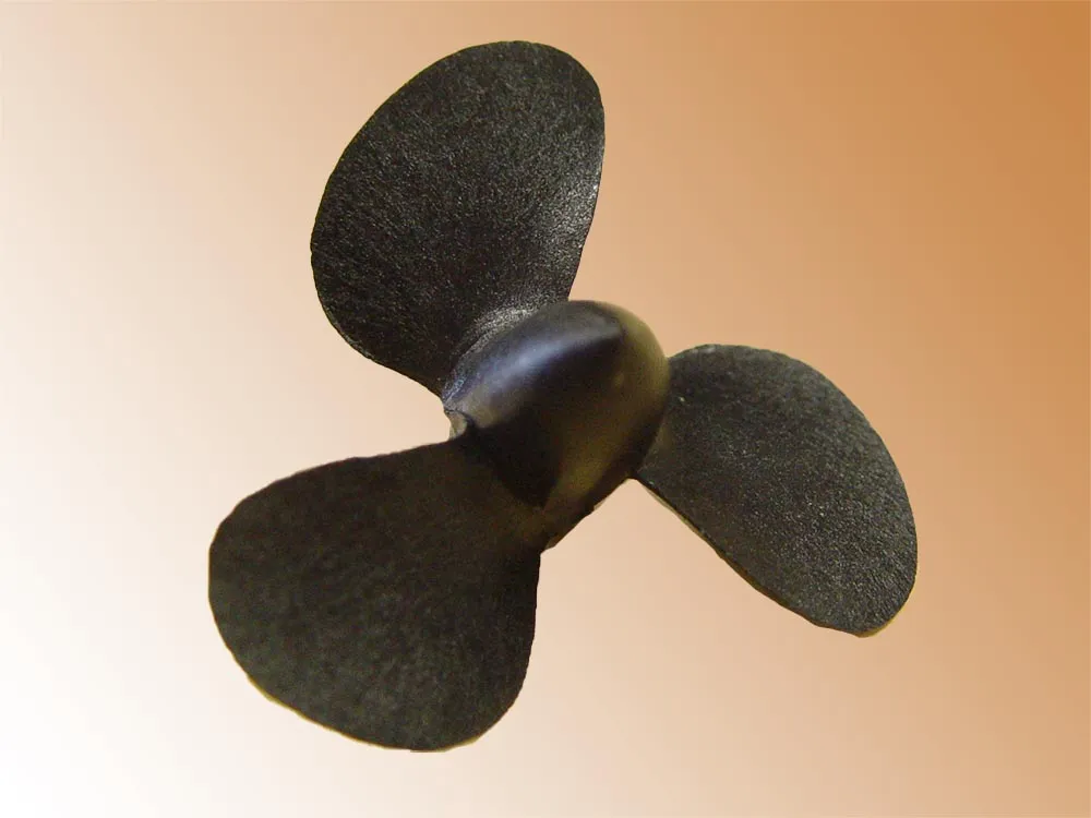 Винт нейлоновый трехлопастной правый, 20 мм