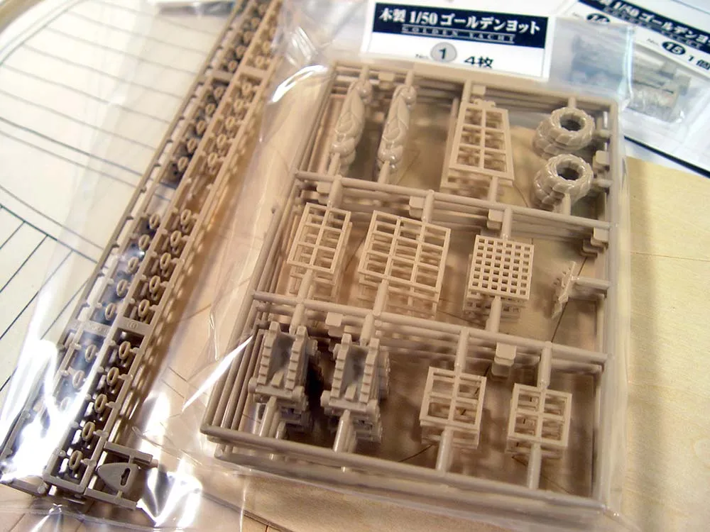 деревянная модель парусника Golden Yacht