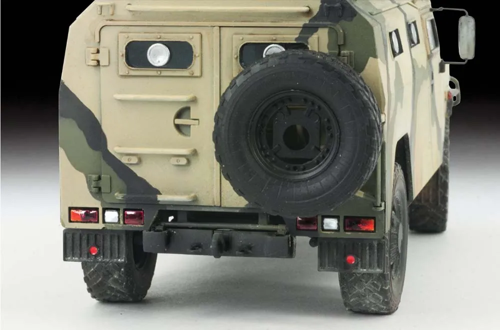 Российский бронеавтомобиль ГАЗ "Тигр" с ПТРК "Корнет-Д" Российский бронеавтомобиль ГАЗ "Тигр" с ПТРК "Корнет-Д"