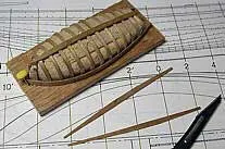 Следующие рейки пойдут уже со скошенными к концу краями