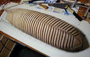 В районе киля и штевней шпангоуты сошкурены в ноль