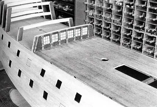 Фронтальная стенка каютной палубы под квардеком Фронтальная стенка каютной палубы под квардеком