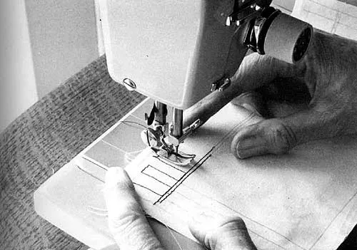 Выполнение вертикальных стыков полотнищ единой строчкой