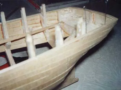 Приклеивание планширя в районе кормы